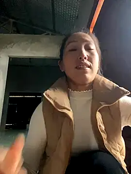 Huong-Ly online show from 11/12/25, 01:32