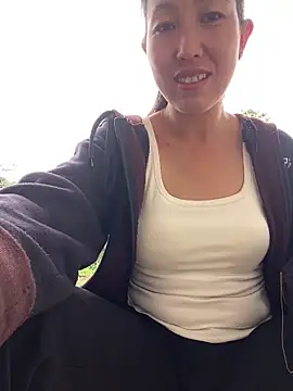 Huong-Ly online show from 10/16/25, 07:38