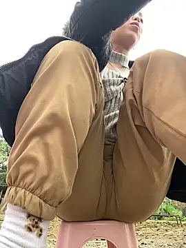 Huong-Ly online show from 12/23/25, 02:33