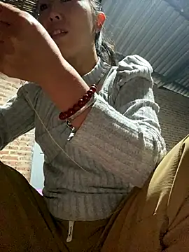 Huong-Ly online show from 11/18/25, 01:54