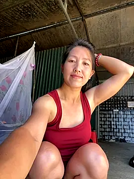 Huong-Ly online show from 10/05/25, 01:40