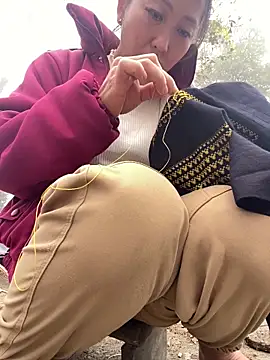 Huong-Ly online show from 12/04/25, 02:32