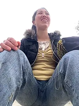 Huong-Ly online show from 01/13/26, 02:15