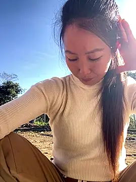 Huong-Ly online show from 11/26/25, 02:00