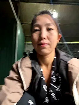 Huong-Ly online show from 11/01/25, 01:56