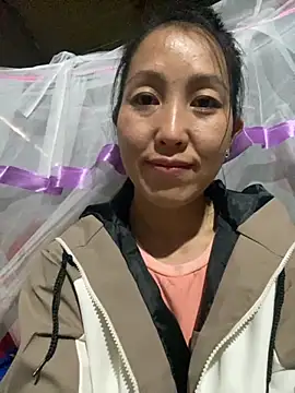 Huong-Ly online show from 10/25/25, 07:07