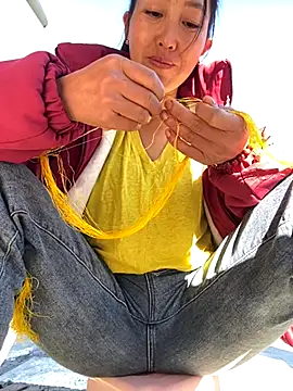 Huong-Ly online show from 11/29/25, 08:03