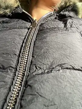 Huong-Ly online show from 12/17/25, 02:49