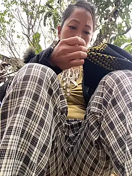 Huong-Ly online show from 12/22/25, 03:39