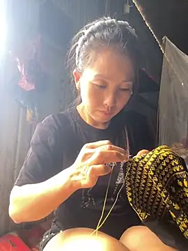 Huong-Ly online show from 09/27/25, 06:41