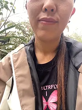 Huong-Ly online show from 10/26/25, 06:25