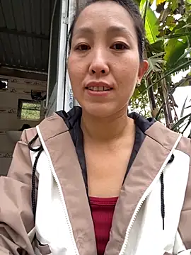 Huong-Ly online show from 10/24/25, 01:59