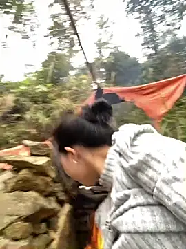 Huong-Ly online show from 10/31/25, 06:54