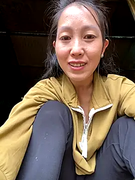 Huong-Ly online show from 10/21/25, 03:17