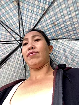 Huong-Ly online show from 10/15/25, 08:11