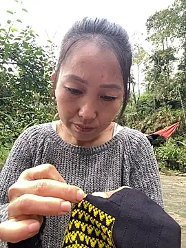 Huong-Ly online show from 10/09/25, 01:06