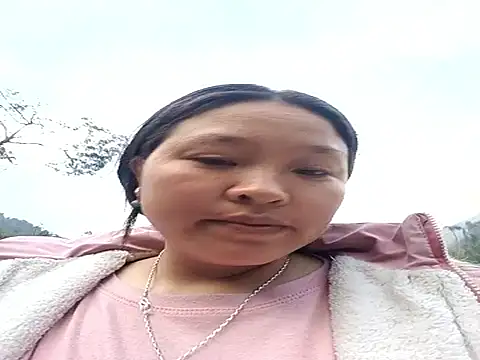 Snapshot of MuiNay chatting on 12/20/25, 12:46 MuiNay online show from 12/20/25, 12:46