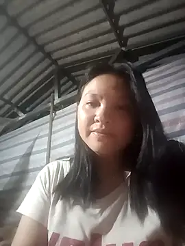 Snapshot of MuiNay chatting on 10/16/25, 10:07 MuiNay online show from 10/16/25, 10:07