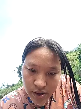 Snapshot of MuiNay chatting on 10/18/25, 09:11 MuiNay online show from 10/18/25, 09:11