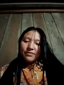 Snapshot of MuiNay chatting on 11/08/25, 12:42 MuiNay online show from 11/08/25, 12:42