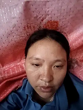 Snapshot of MuiNay chatting on 11/12/25, 12:37 MuiNay online show from 11/12/25, 12:37