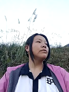 Snapshot of MuiNay chatting on 11/30/25, 12:44 MuiNay online show from 11/30/25, 12:44