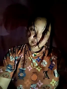 Snapshot of MuiNay chatting on 12/05/25, 02:04 MuiNay online show from 12/05/25, 02:04