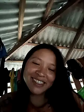 Snapshot of MuiNay chatting on 10/16/25, 09:39 MuiNay online show from 10/16/25, 09:39