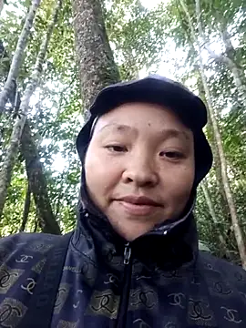 Snapshot of MuiNay chatting on 12/15/25, 08:31 MuiNay online show from 12/15/25, 08:31