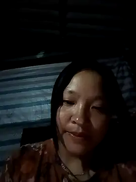 Snapshot of MuiNay chatting on 10/08/25, 10:32 MuiNay online show from 10/08/25, 10:32