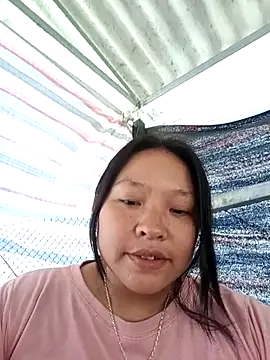 Snapshot of MuiNay chatting on 10/15/25, 03:16 MuiNay online show from 10/15/25, 03:16