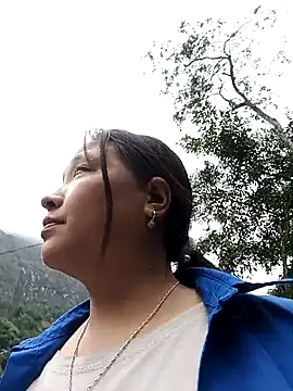 Snapshot of MuiNay chatting on 11/13/25, 02:26 MuiNay online show from 11/13/25, 02:26