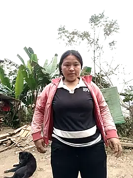 Snapshot of MuiNay chatting on 12/04/25, 12:31 MuiNay online show from 12/04/25, 12:31