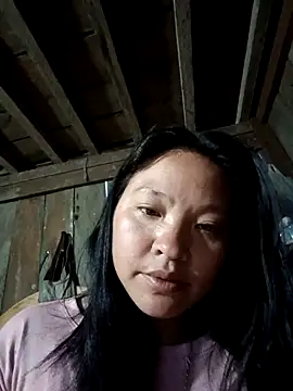 Snapshot of MuiNay chatting on 10/31/25, 11:11 MuiNay online show from 10/31/25, 11:11