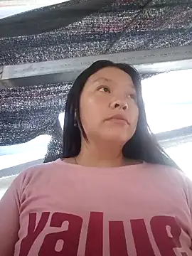 Snapshot of MuiNay chatting on 10/29/25, 12:20 MuiNay online show from 10/29/25, 12:20