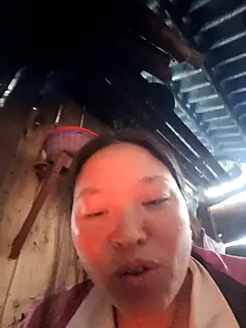 Snapshot of MuiNay chatting on 12/16/25, 03:44 MuiNay online show from 12/16/25, 03:44