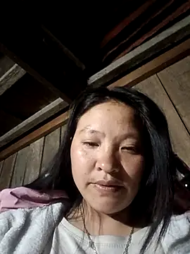 Snapshot of MuiNay chatting on 11/30/25, 10:21 MuiNay online show from 11/30/25, 10:21