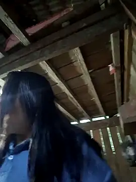 Snapshot of MuiNay chatting on 10/22/25, 11:25 MuiNay online show from 10/22/25, 11:25