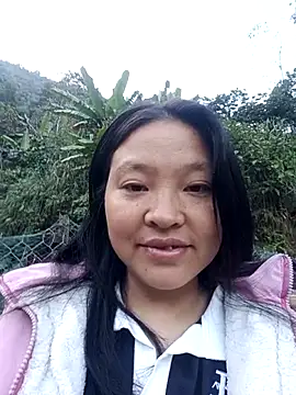 Snapshot of MuiNay chatting on 11/23/25, 12:20 MuiNay online show from 11/23/25, 12:20