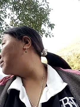 Snapshot of MuiNay chatting on 12/03/25, 02:01 MuiNay online show from 12/03/25, 02:01