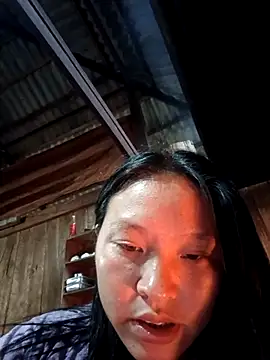 Snapshot of MuiNay chatting on 10/21/25, 10:14 MuiNay online show from 10/21/25, 10:14