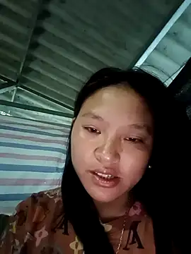 Snapshot of MuiNay chatting on 10/13/25, 11:16 MuiNay online show from 10/13/25, 11:16