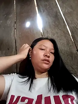 Snapshot of MuiNay chatting on 10/30/25, 12:31 MuiNay online show from 10/30/25, 12:31