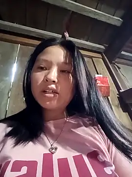 Snapshot of MuiNay chatting on 10/18/25, 11:18 MuiNay online show from 10/18/25, 11:18