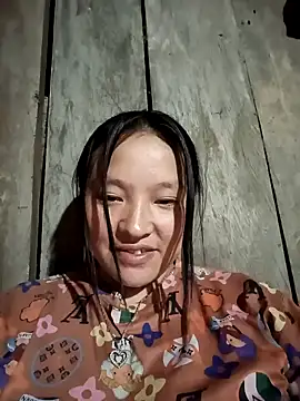 Snapshot of MuiNay chatting on 10/25/25, 01:01 MuiNay online show from 10/25/25, 01:01