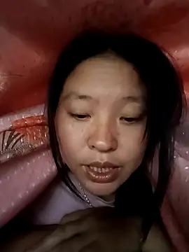 Snapshot of MuiNay chatting on 11/19/25, 01:49 MuiNay online show from 11/19/25, 01:49