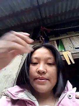 Snapshot of MuiNay chatting on 11/25/25, 11:48 MuiNay online show from 11/25/25, 11:48