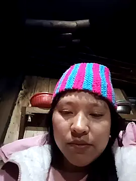 Snapshot of MuiNay chatting on 11/20/25, 11:55 MuiNay online show from 11/20/25, 11:55