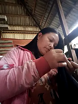 Snapshot of MuiNay chatting on 12/05/25, 01:05 MuiNay online show from 12/05/25, 01:05