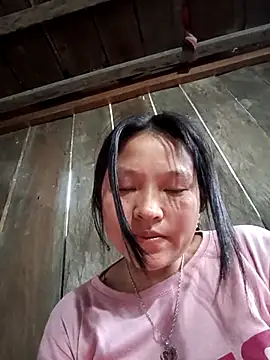 Snapshot of MuiNay chatting on 10/25/25, 12:21 MuiNay online show from 10/25/25, 12:21